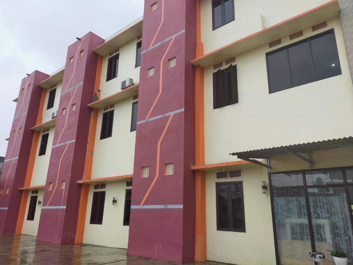 Oyo 3373 Favour Hotel Pagaralam Exteriör bild