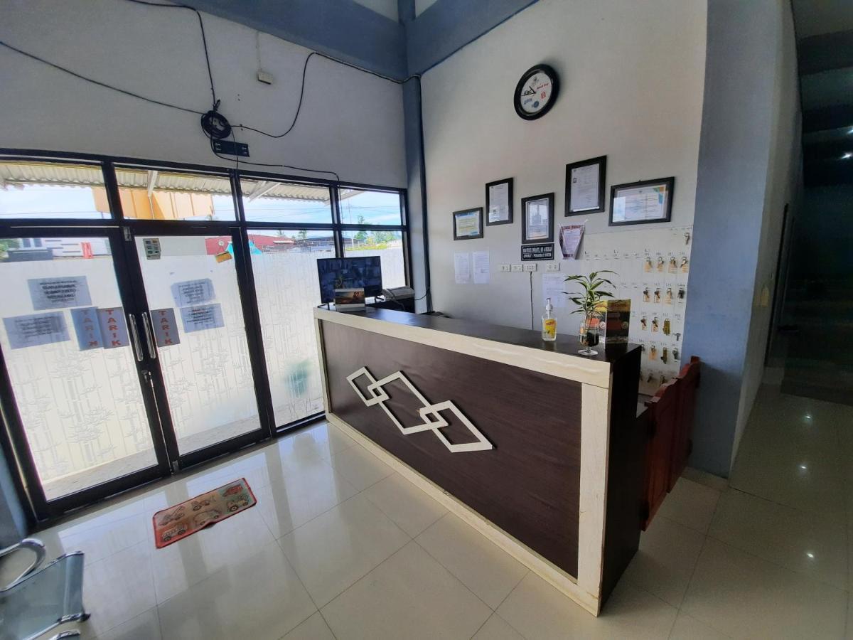 Oyo 3373 Favour Hotel Pagaralam Exteriör bild