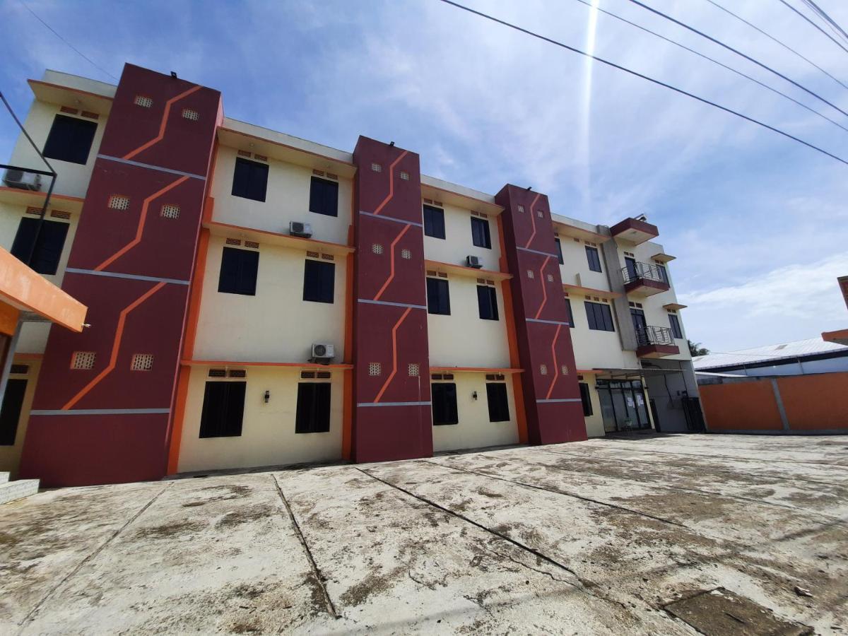 Oyo 3373 Favour Hotel Pagaralam Exteriör bild