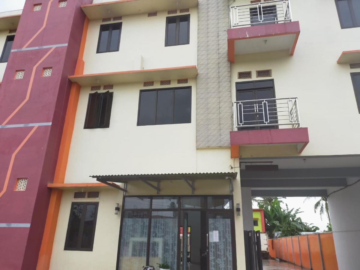 Oyo 3373 Favour Hotel Pagaralam Exteriör bild