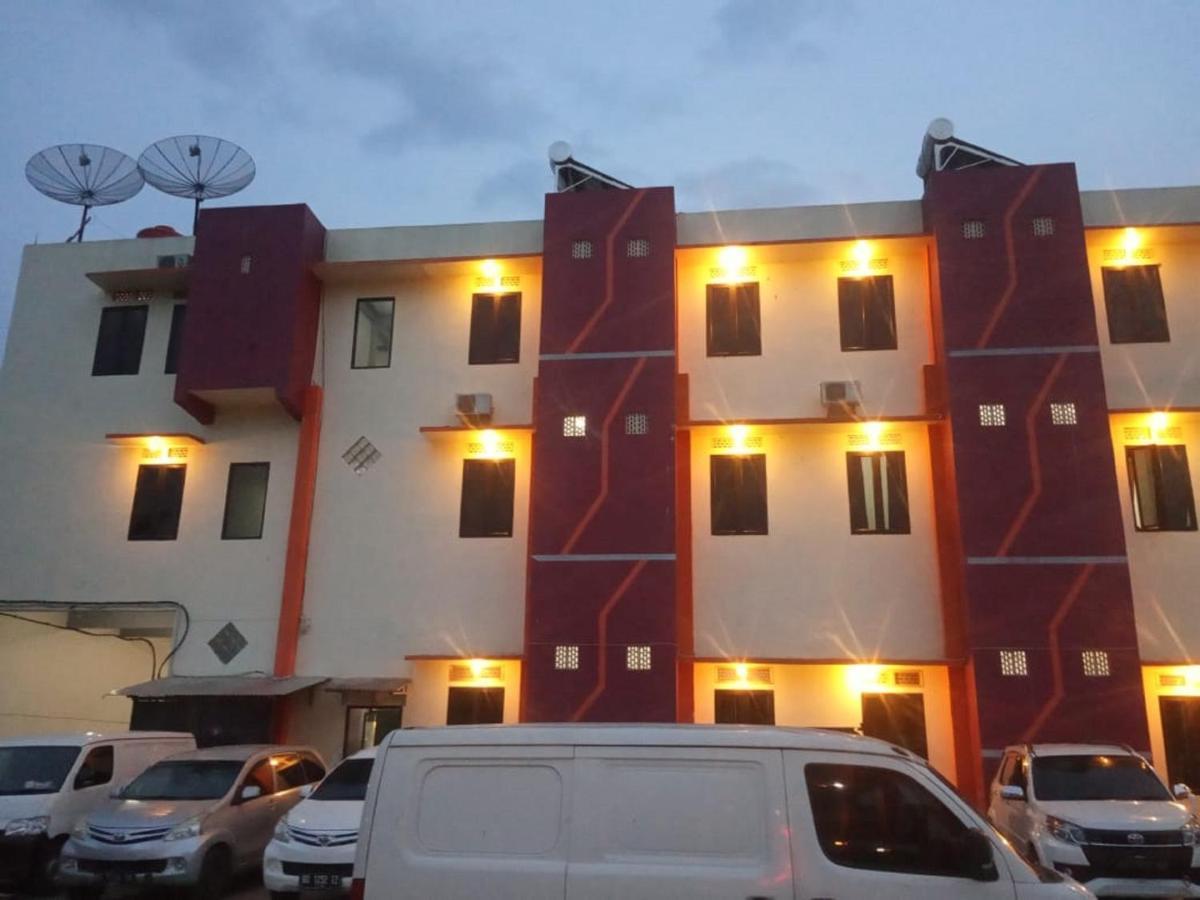 Oyo 3373 Favour Hotel Pagaralam Exteriör bild