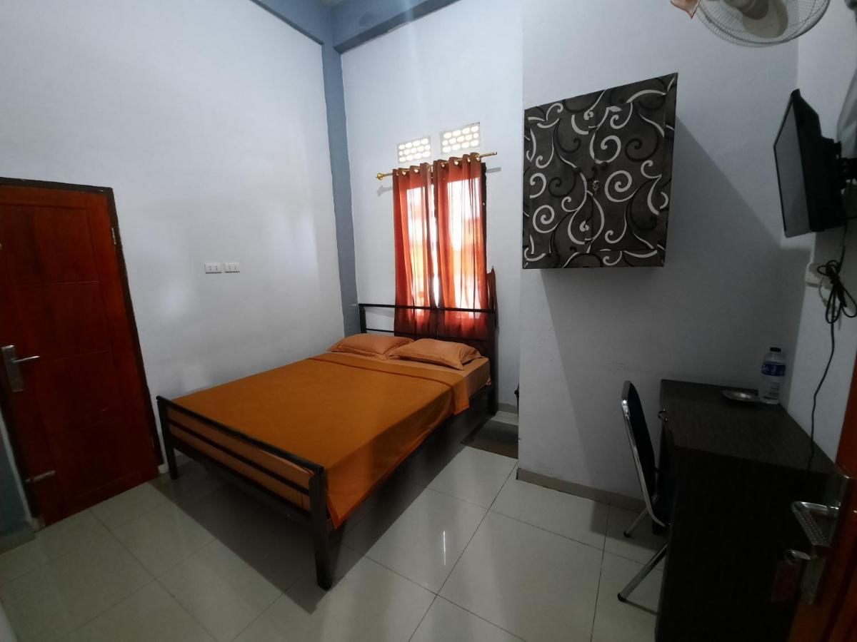 Oyo 3373 Favour Hotel Pagaralam Exteriör bild