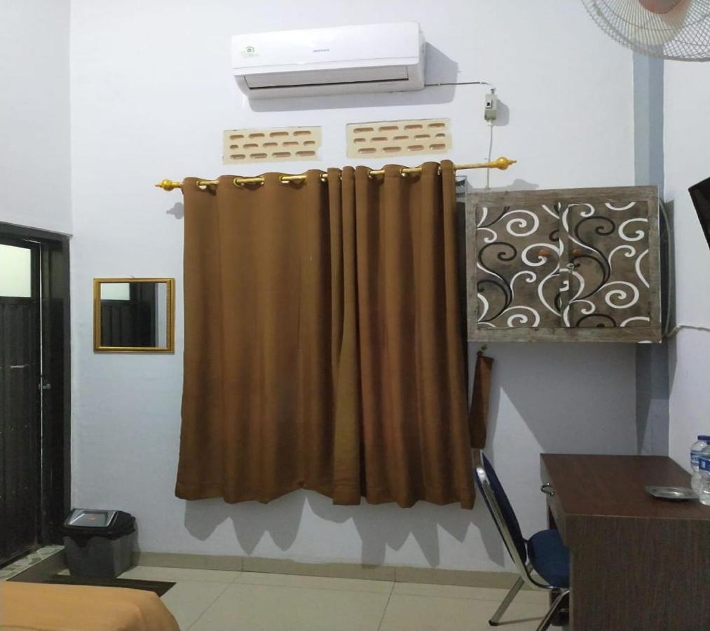 Oyo 3373 Favour Hotel Pagaralam Exteriör bild