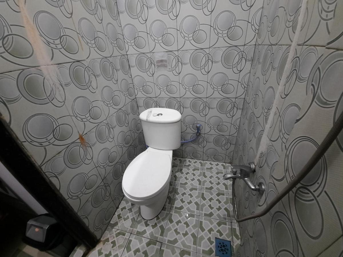 Oyo 3373 Favour Hotel Pagaralam Exteriör bild