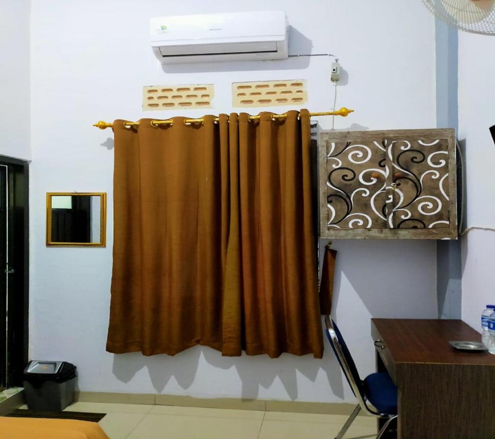 Oyo 3373 Favour Hotel Pagaralam Exteriör bild