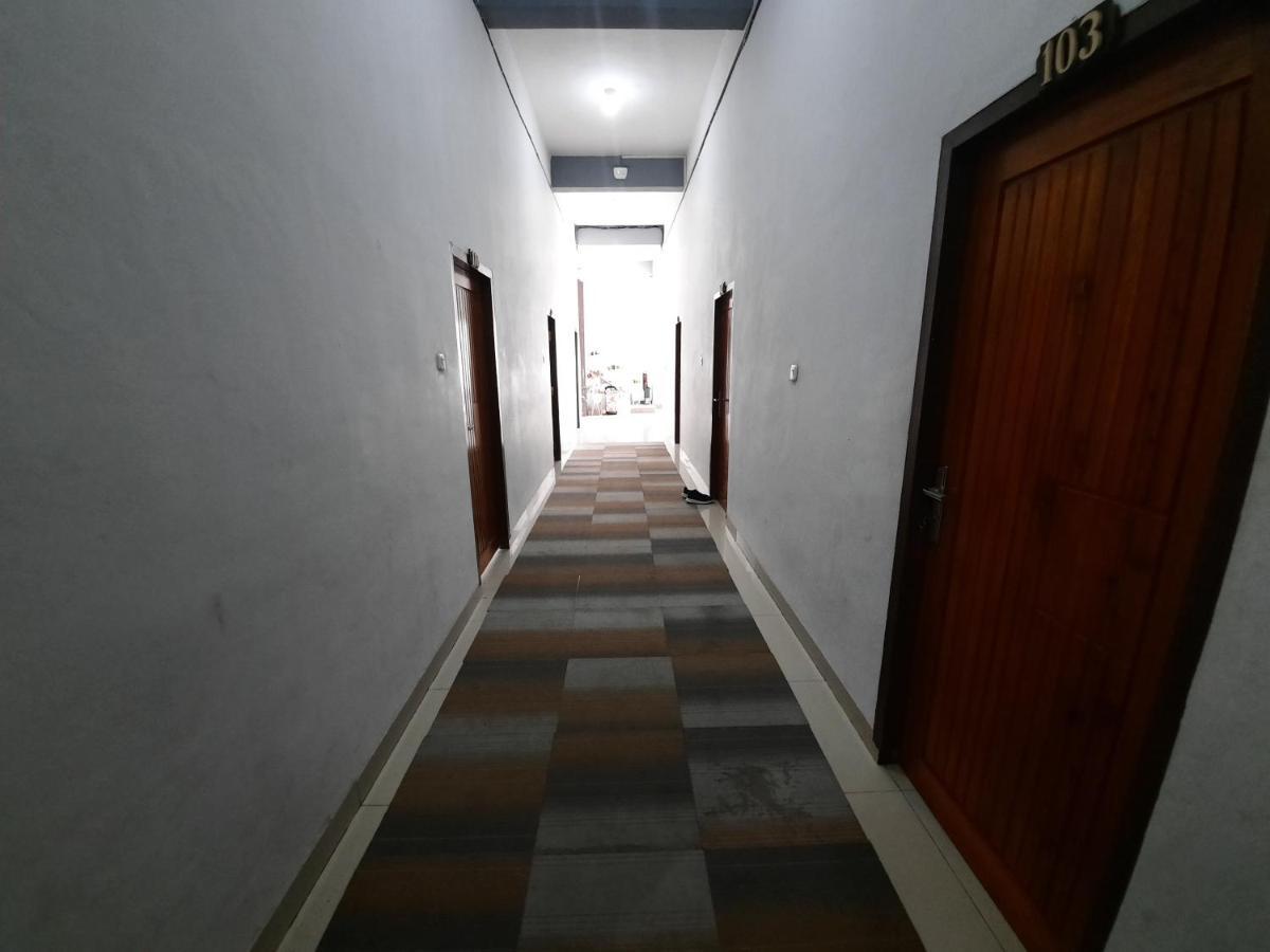 Oyo 3373 Favour Hotel Pagaralam Exteriör bild