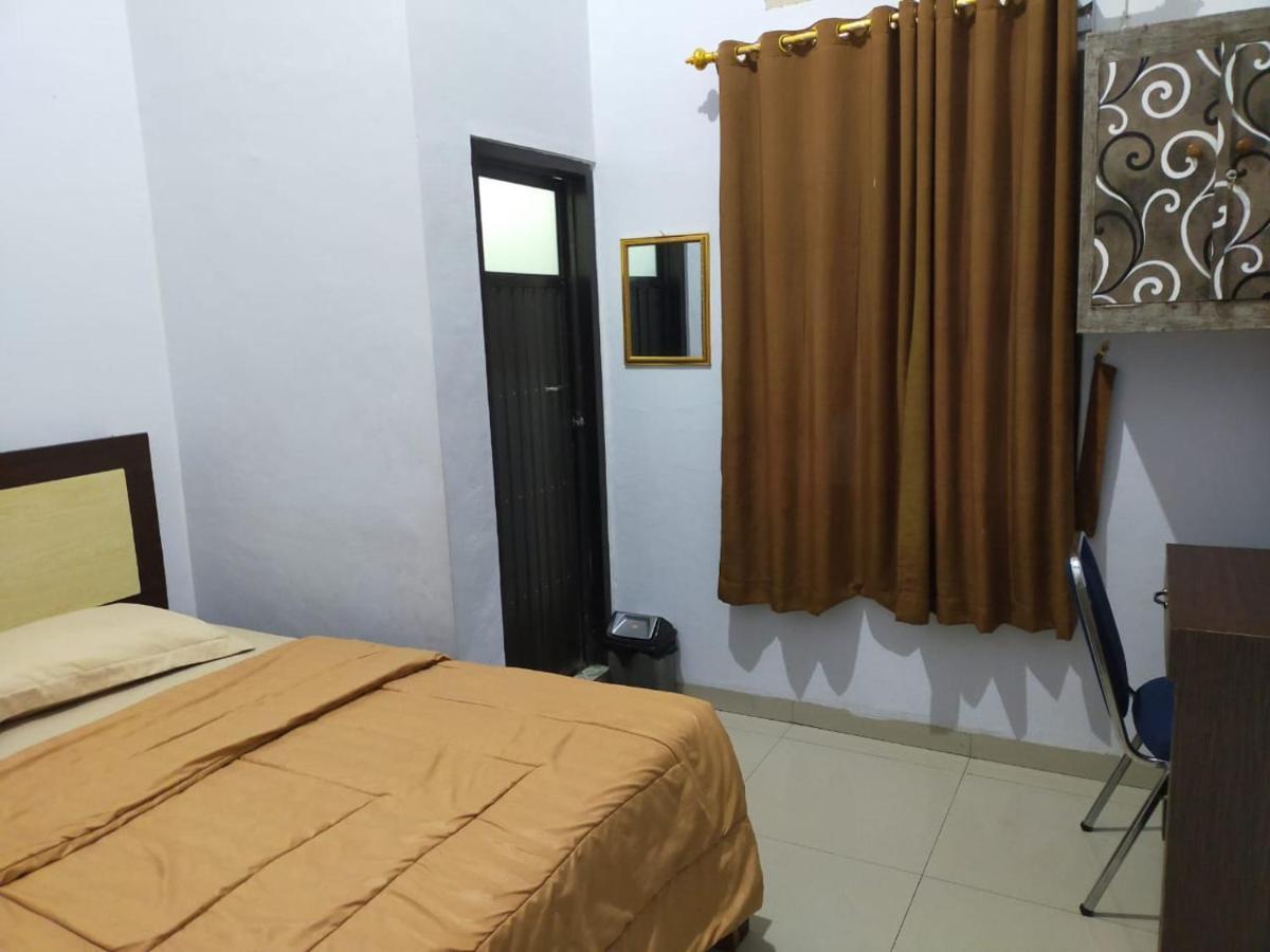 Oyo 3373 Favour Hotel Pagaralam Exteriör bild