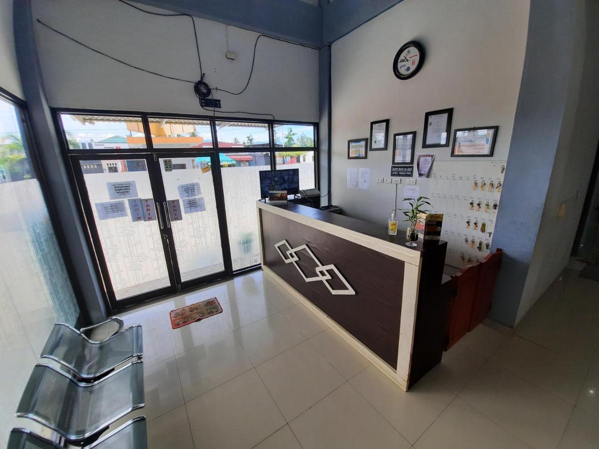 Oyo 3373 Favour Hotel Pagaralam Exteriör bild