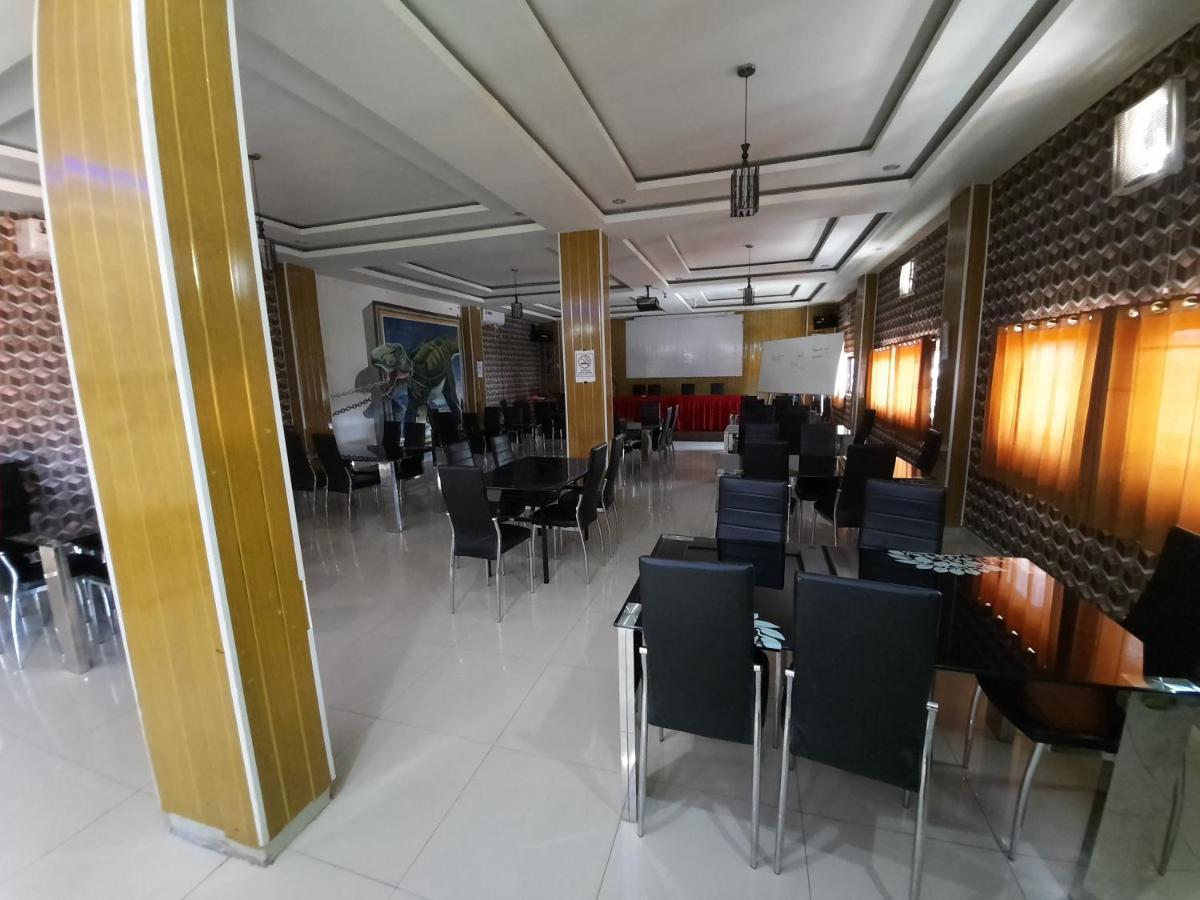 Oyo 3373 Favour Hotel Pagaralam Exteriör bild